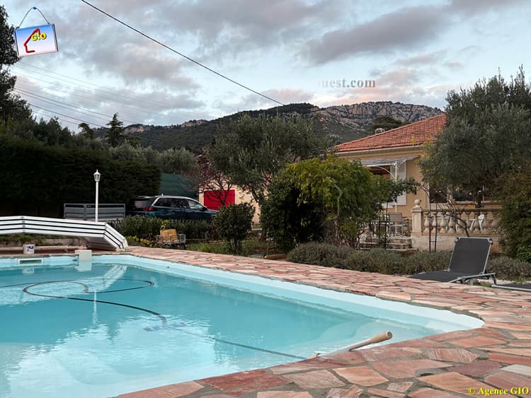 TOULON OUEST - VILLA T5 DE 102 M² - PISCINE - GARAGE - TERRAIN DE 990 M²