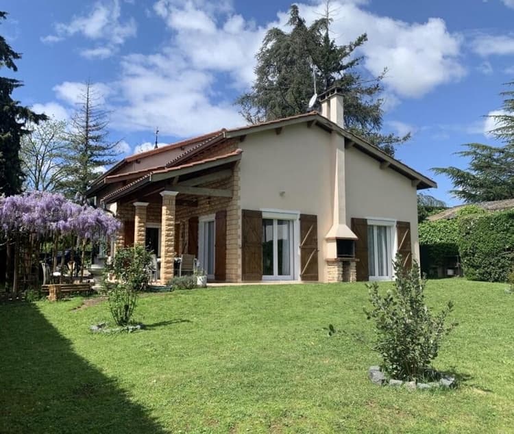 BELLE MAISON FAMILIALE DE 6 PIECES DE 148 M2 + ANNEXES SUR U