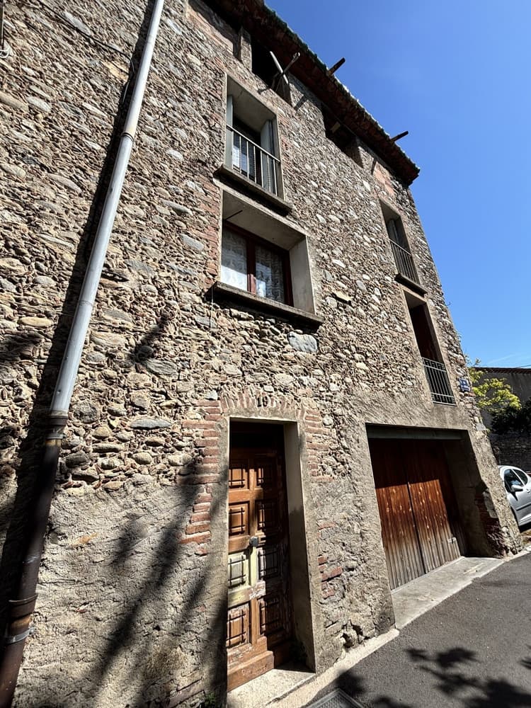 Maison de village à rénover avec garage