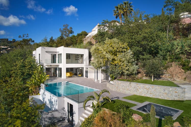 Produit exceptionnel, à 2 pas de Cannes, villa contemporaine vue mer