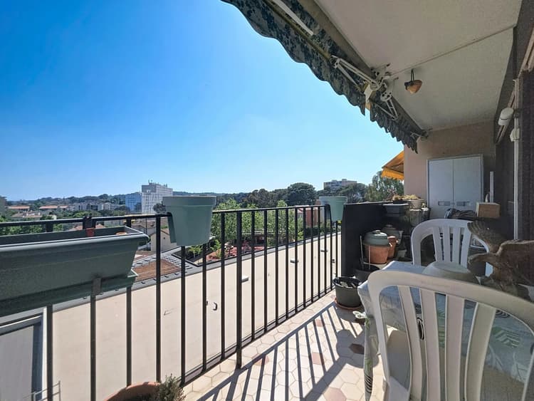 🏡 Joli T3 en étage élevé avec vue dégagée et terrasse plein sud