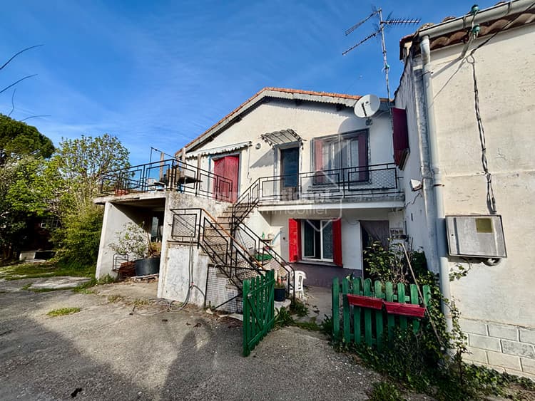Maison Aimargues 6 pièce(s) +2 garages et 2 granges sur une parcelle de 2900m²