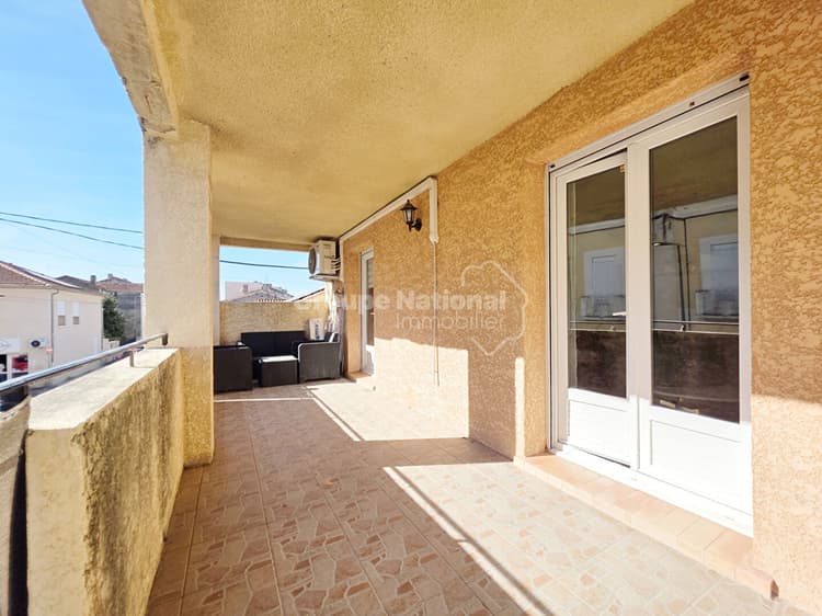 Appartement T3 61 m² avec grande terrasse, cave et parking ,Centre-ville de Miramas