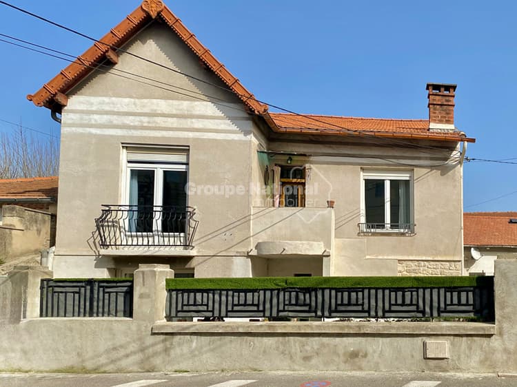 Maison des années 20 avec hangar au pied des commodités