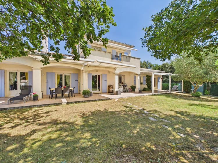 Maison avec 3 chambres - Piscine - Garage à vendre à Grignan