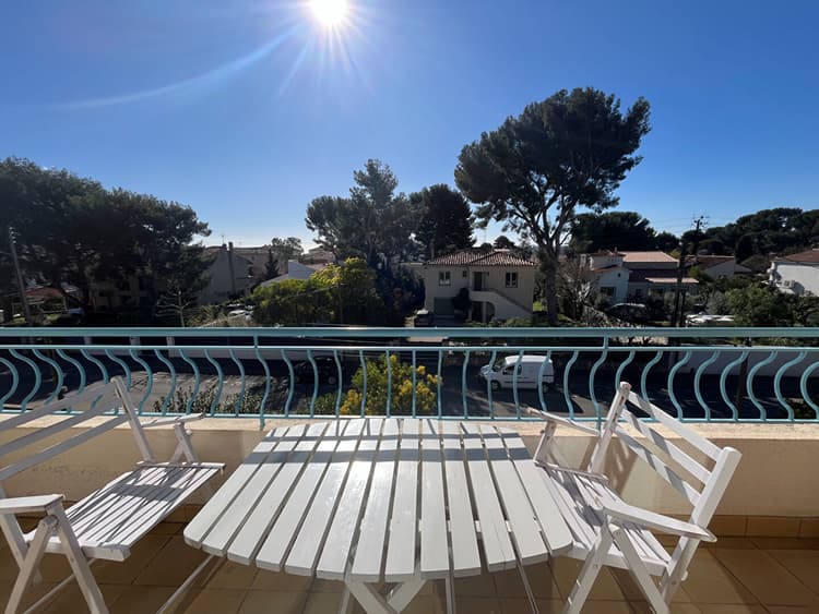 Appartement type 3 meublé avec garage, 2 balcons et vue mer