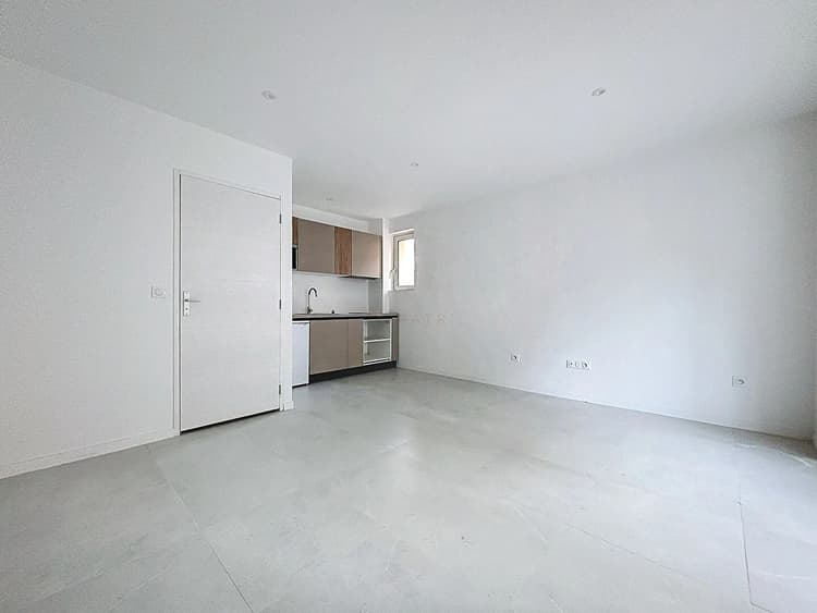 Studio meublé rénové avec prestations de qualité Parc San Lazaro