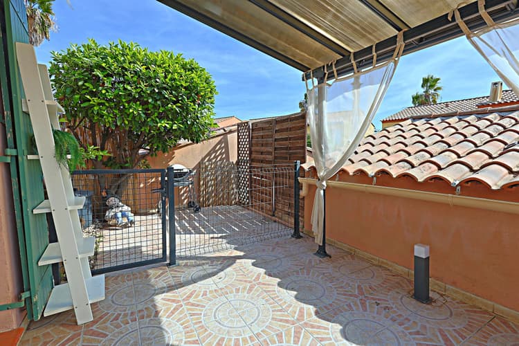 BIOT · SAINT-PHILIPPE — 3 pièces en rez-de-jardin · terrasse, jardin et garage