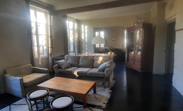 AVIGNON IM, appartement P5, dernier étage.