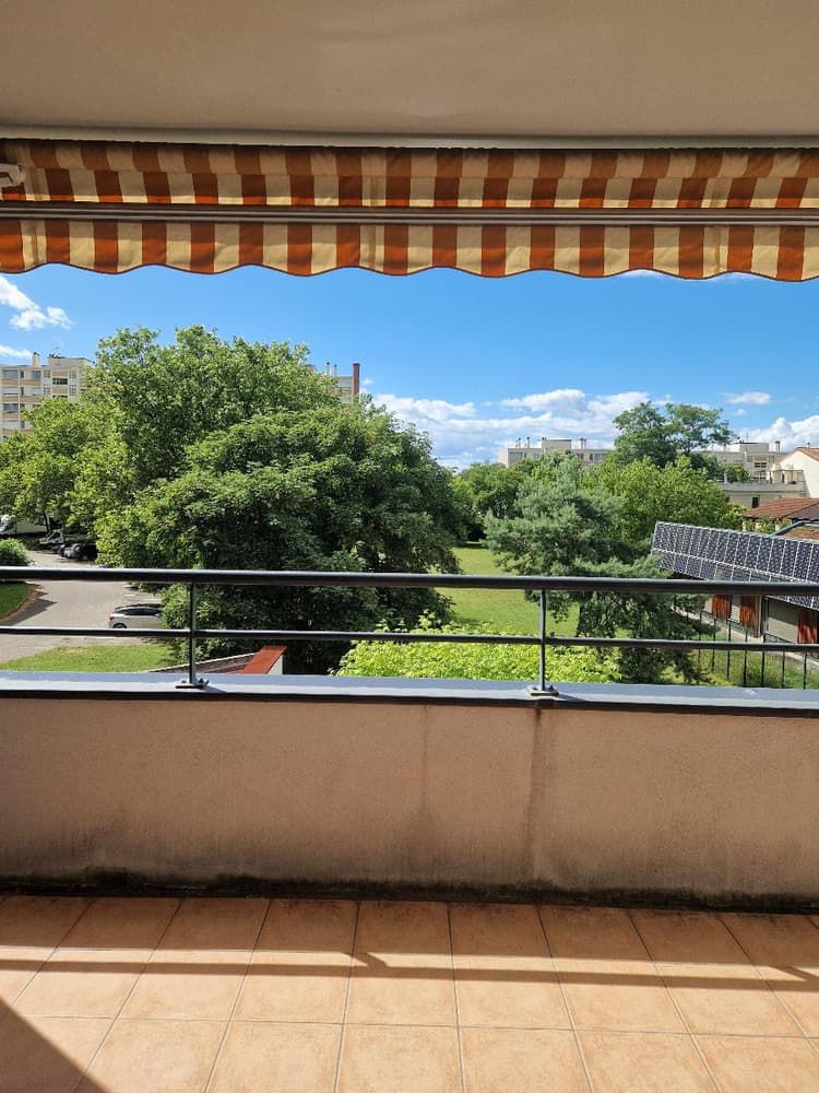 T3 AVEC TERRASSE + PARKING PRIVATIF