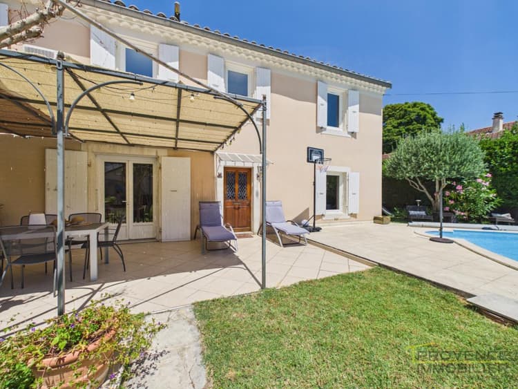 Maison avec piscine à vendre à Montélimar 117 m2, 3 chambr