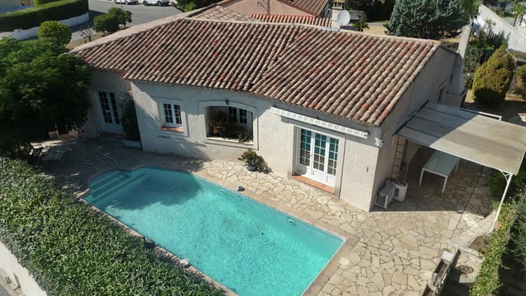 LE MUY MAISON AU CALME AVEC PISCINE ET VUE SUR LE ROCHER DE ROQUEBRUNE