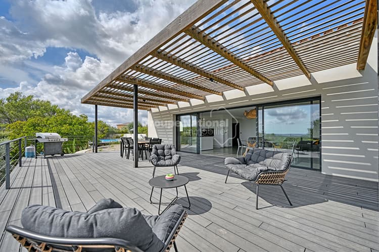 Villa T7 Nîmes incroyable vue, piscine et hangar