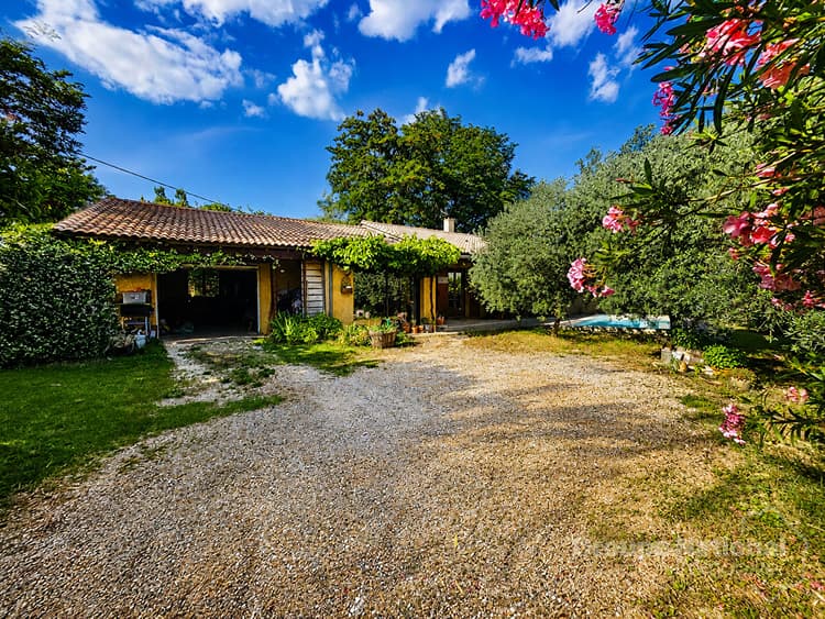 Maison de plain pied avec piscine