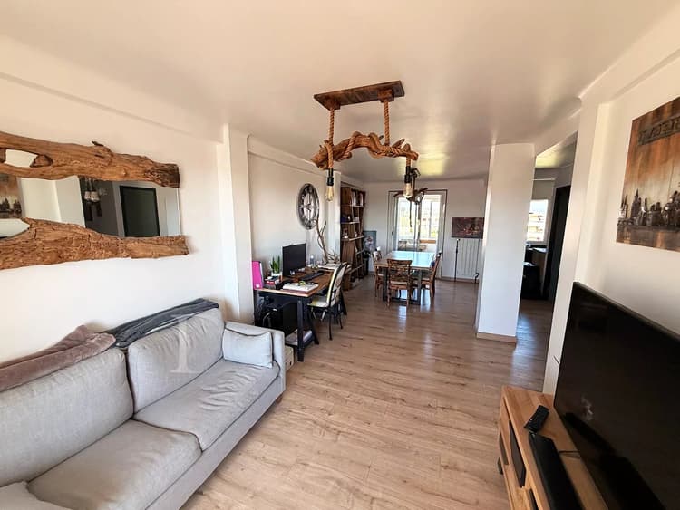 3 pièces rénové de 52 m² - Vue latérale mer et montagnes - Dernier étage