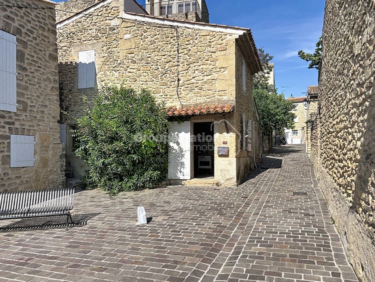 Maison de village Cornillon Confoux 4 pièce(s) 75 m2 + piècee 15m² à aménager et cours