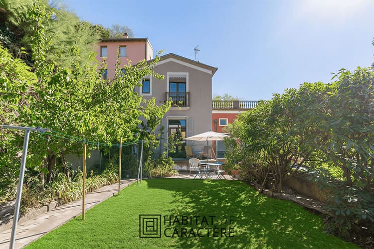 Lyon 1er : maison avec jardin, à 100 m des quais de Saône