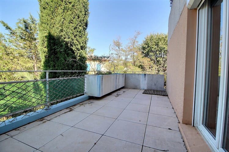 DRAGUIGNAN T4 AVEC TERRASSE, PARKING ET CAVE