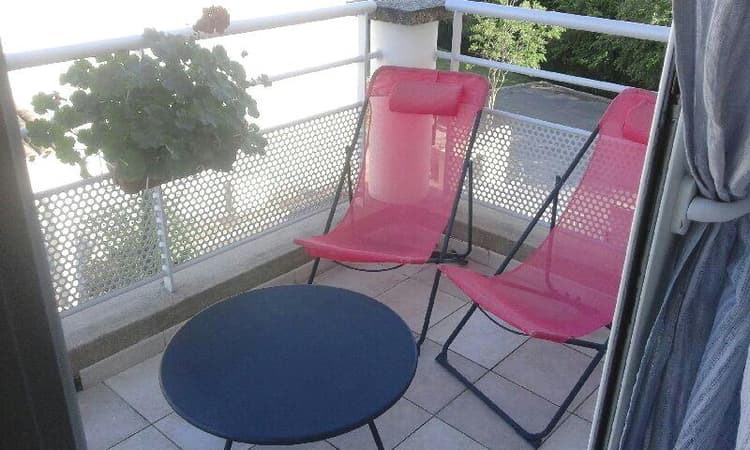 L'ISLE SUR LA SORGUE, dans résidence sécurisée appartement T2 meublé avec terrasse et parkings