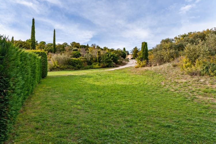 VALENSOLE TERRAIN CONSTRUCTIBLE 658 m² ZONE UD