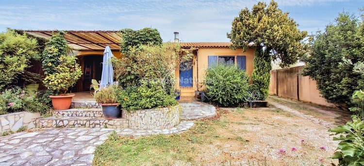 MONTFRIN VILLA DE PLAIN PIED à deux pas du village 121 m2
