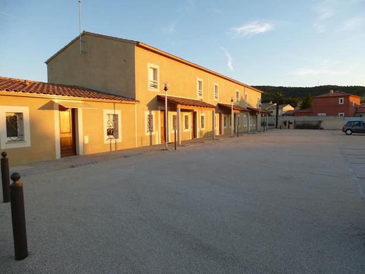 A Louer - appartement à Chateauneuf-Les-Martigues T3 de 62.40 m2, avec 2 places de stationnement, jardinet