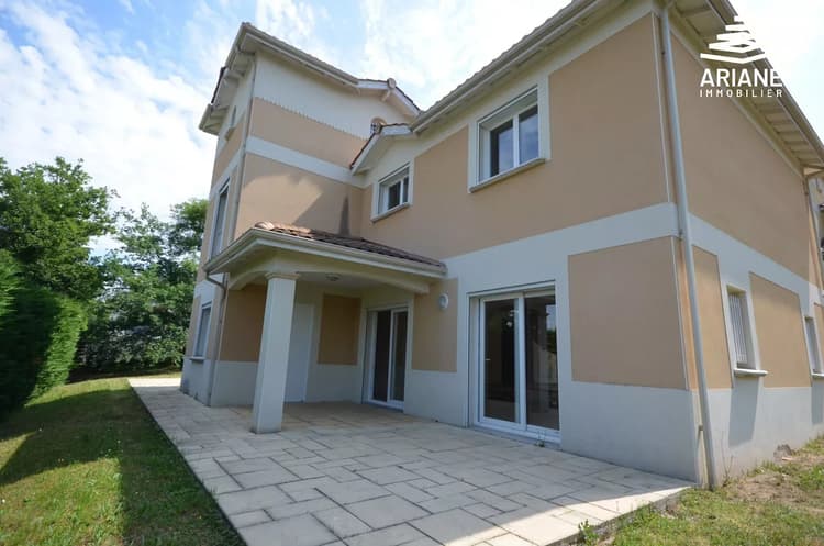 Maison 8 pièces et garage double sur 844m² de terrain