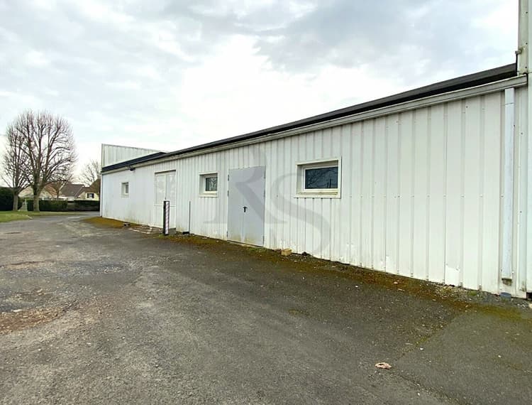 À LOUER - ENTREPÔT / LOCAL COMMERCIAL 90 m² FALAISE (14)