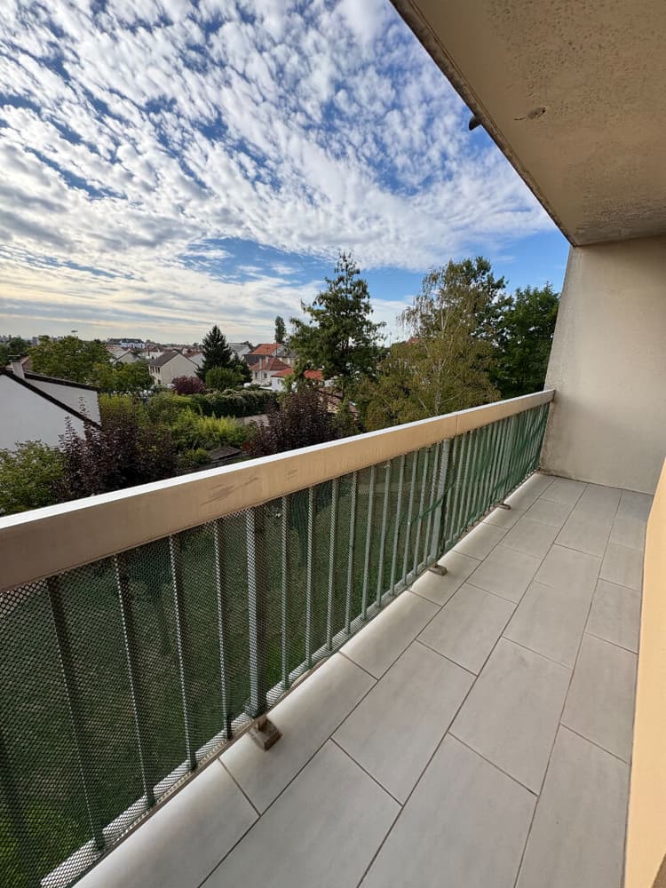APPARTEMENT BEZONS - 2 pièces - 43 m2