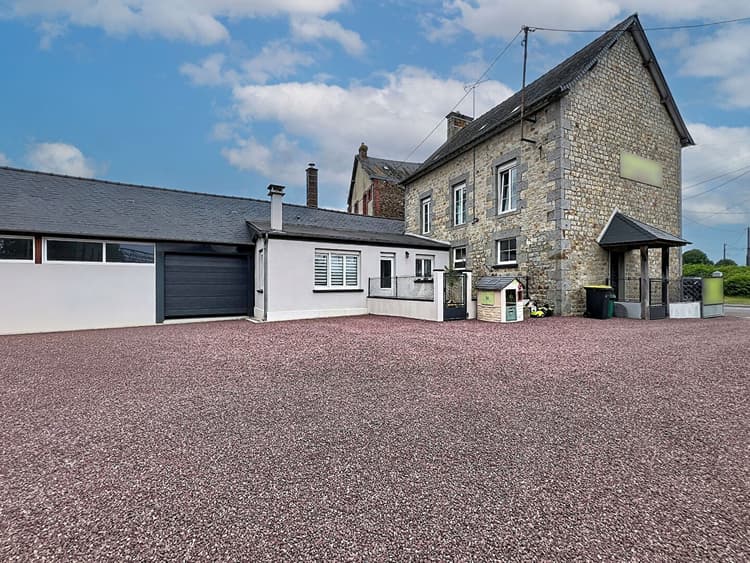 Maison de caractère avec dépendances à vendre - Rives d'Andaine