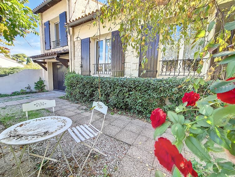 Maison Avignon 5 pièce(s) 90 m2, en ceinture verte d'Avignon, 3 chambres, jardin et garage.