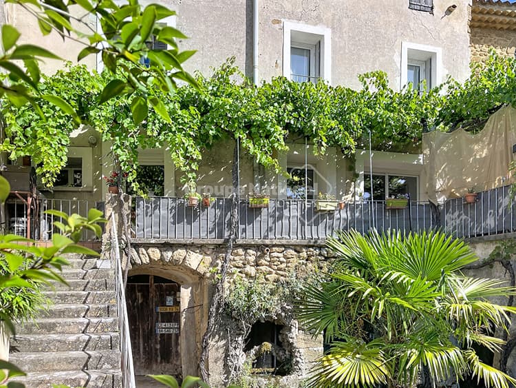 Maison bourgeoise Rochegude 9 pièces 2 terrasses, cour intérieure et jacuzzi