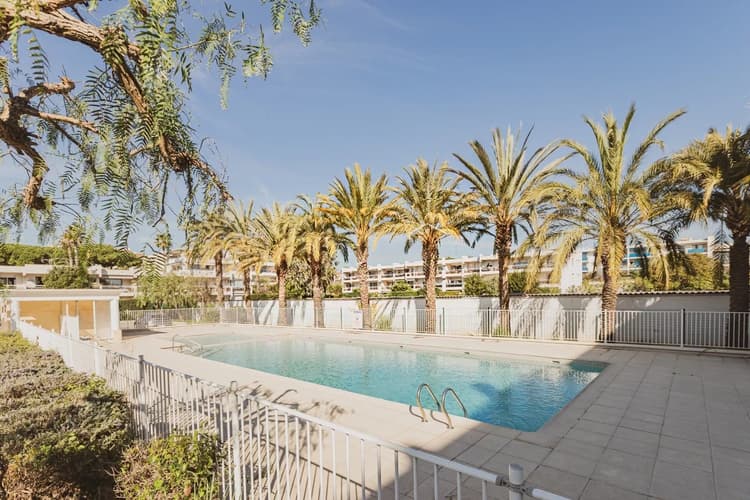 Spacieux studio avec terrasse et piscine - Antibes