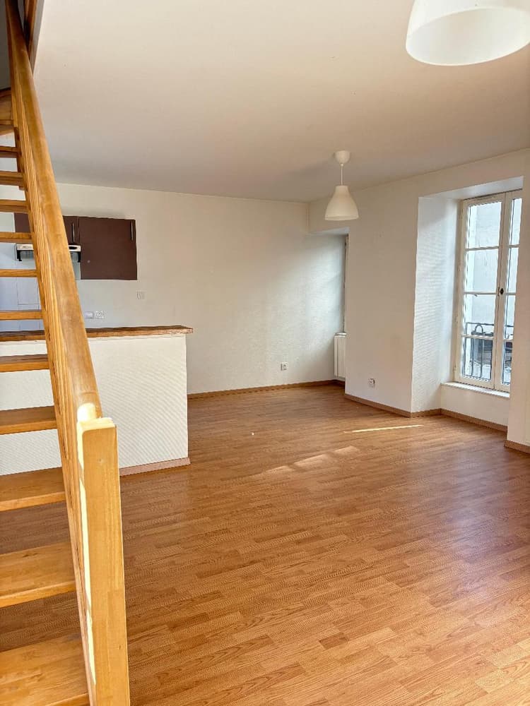 T2 en duplex en centre-ville avec stationnement