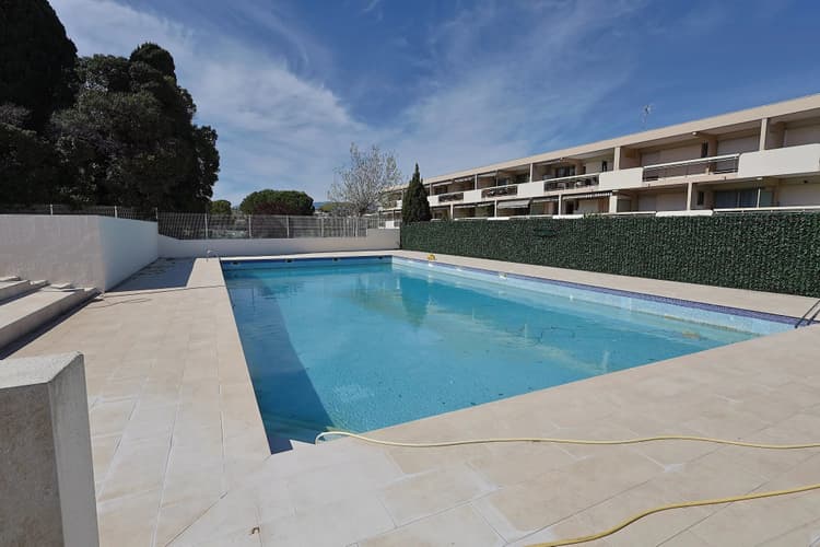 Grand studio loué – Résidence Anthala avec piscine et tennis – I