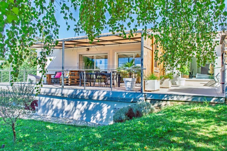 Superbe villa contemporaine dans le village de Claret