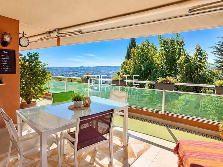 Toit-terrasse 4 pièces de 139 m² entièrement rénové avec vue panoramique Mer, Montagne, ville – Grasse