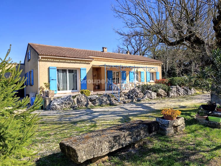 JONQUIERES Villa avec piscine