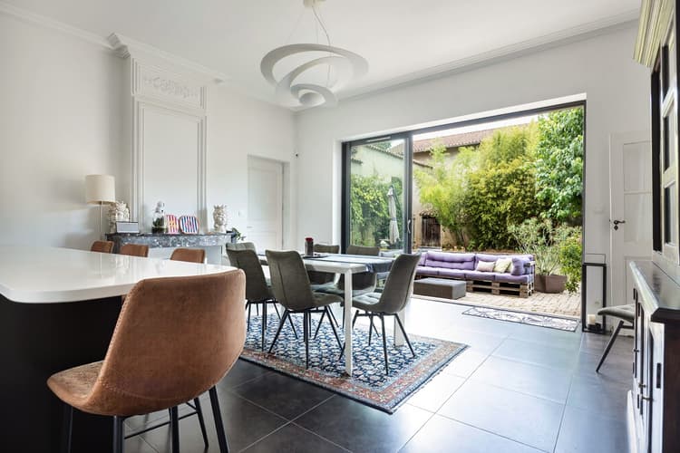 Jassans-Riottier - Exceptionnelle maison de ville de 330 m² et