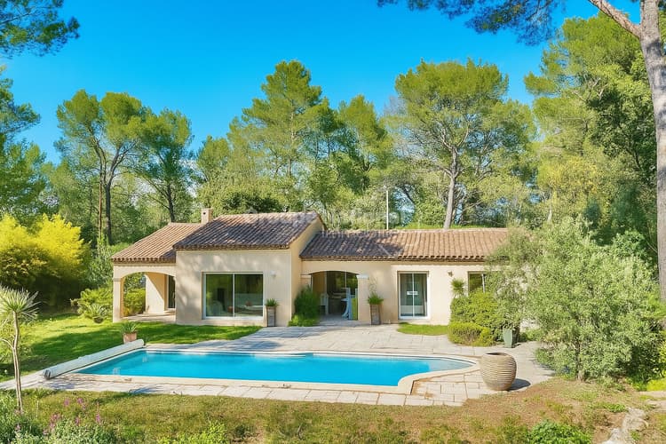 À VENDRE à Vidauban - Villa d'architecte 4 chambres avec piscine, vue dominante et environnement privilégié