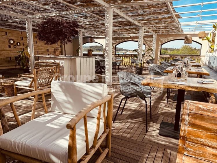 PLAN DE CAMPAGNE! Fonds de commerce 'RESTAURANT' de 532 m² avec terrasse de 252 m²