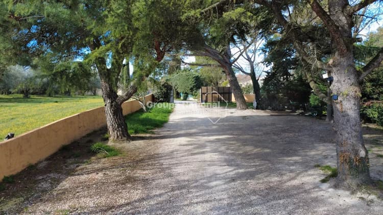 ENTRAIGUES-SUR-LA-SORGUE - SUPERBE VILLA 182 M² SUR 1524 M² DE T