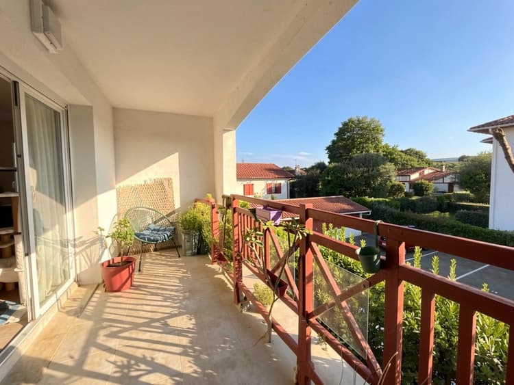 T3 dernier étage avec terrasse couverte
