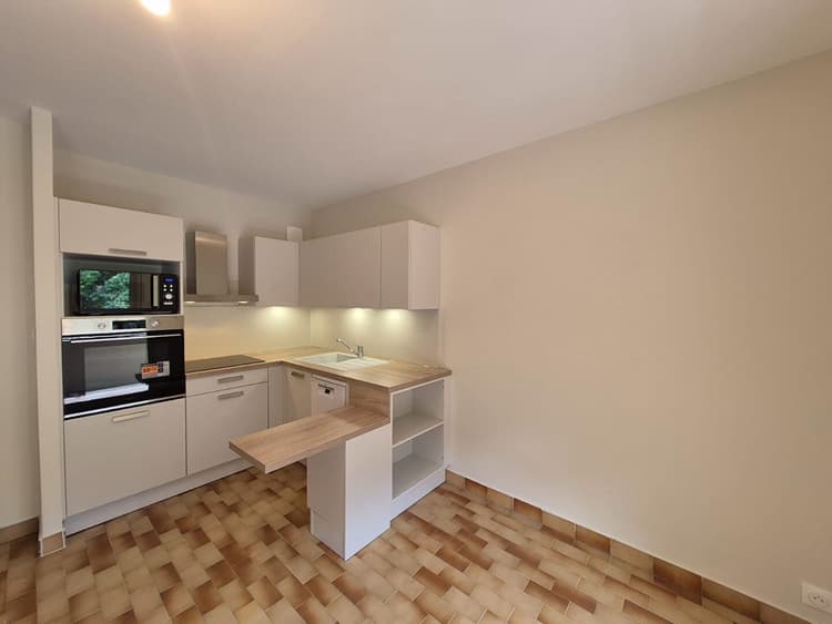 A VENDRE UN APPARTEMENT DE TYPE 2 DANS LE CENTRE DE CARRY-LE-ROUET AVEC UNE PLACE DE PARKING