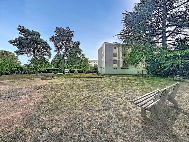T3 - 77 m2 - 2 chambres - balcon - parking et cave - Francheville Châter