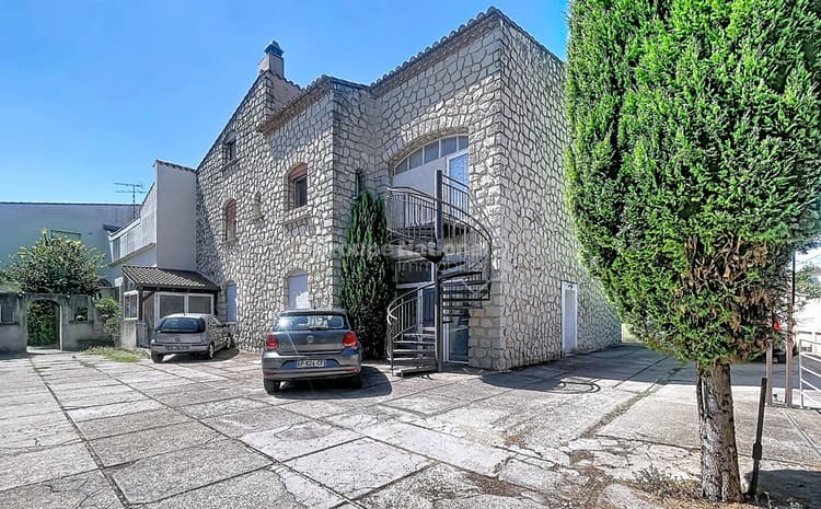 ARLES QUARTIER MONTPLAISIR , ENSEMBLE IMMOBILIER DE RAPPORT AVEC PISCINE ? 11 LOTS ? FORT POTENTIEL