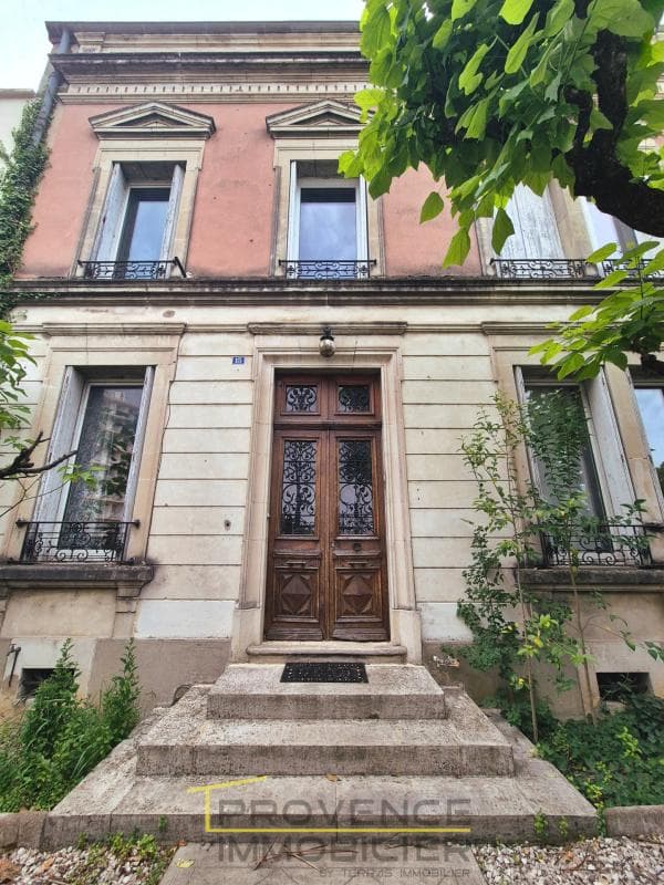 Maison de maître - 5 chambres - Grand garage à vendre proche