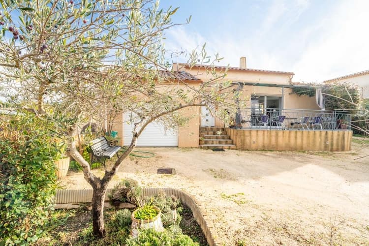 Maison récente de plain-pied à Uzès avec jardin et garage