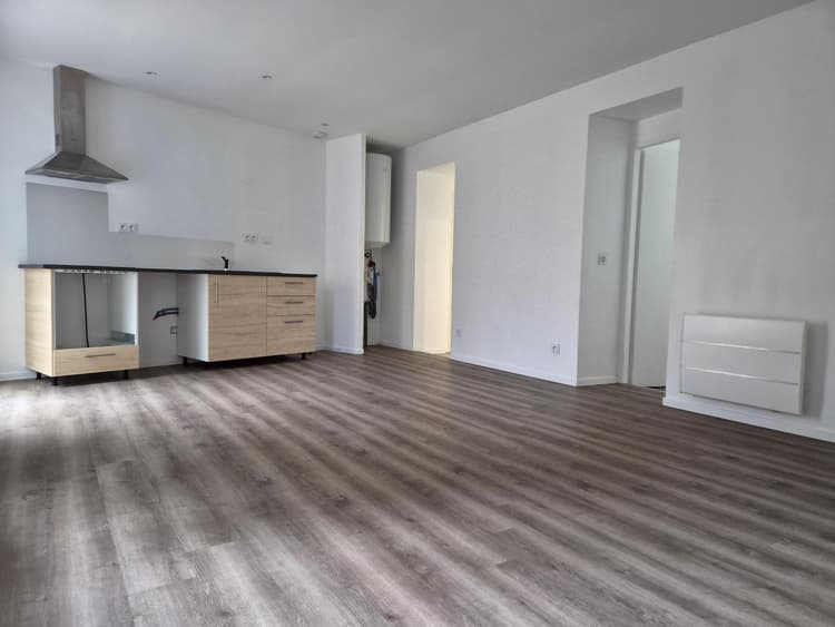 <span class='fw-semibold text-nowrap'>Appartement</span> - <span class='text-nowrap'>3 pièces</span> - <span class='text-nowrap'>51.76 m²</span> - <span class='text-nowrap'> <span class='fw-semibold'>550 €/mois CC</span></span> - <span class='text-nowrap'>À louer</span>