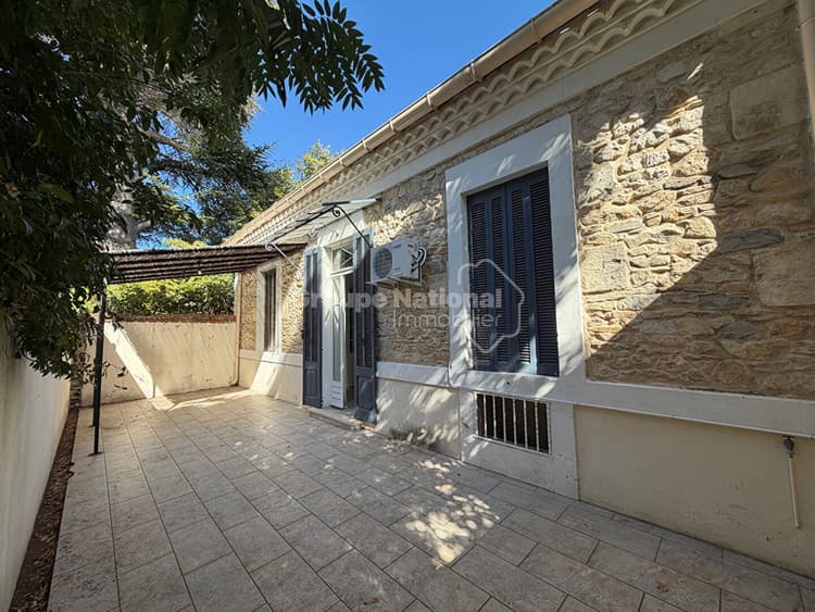 Nimes Quartier Hoche Faculté de médecine maison P3 avec cour et terrasse